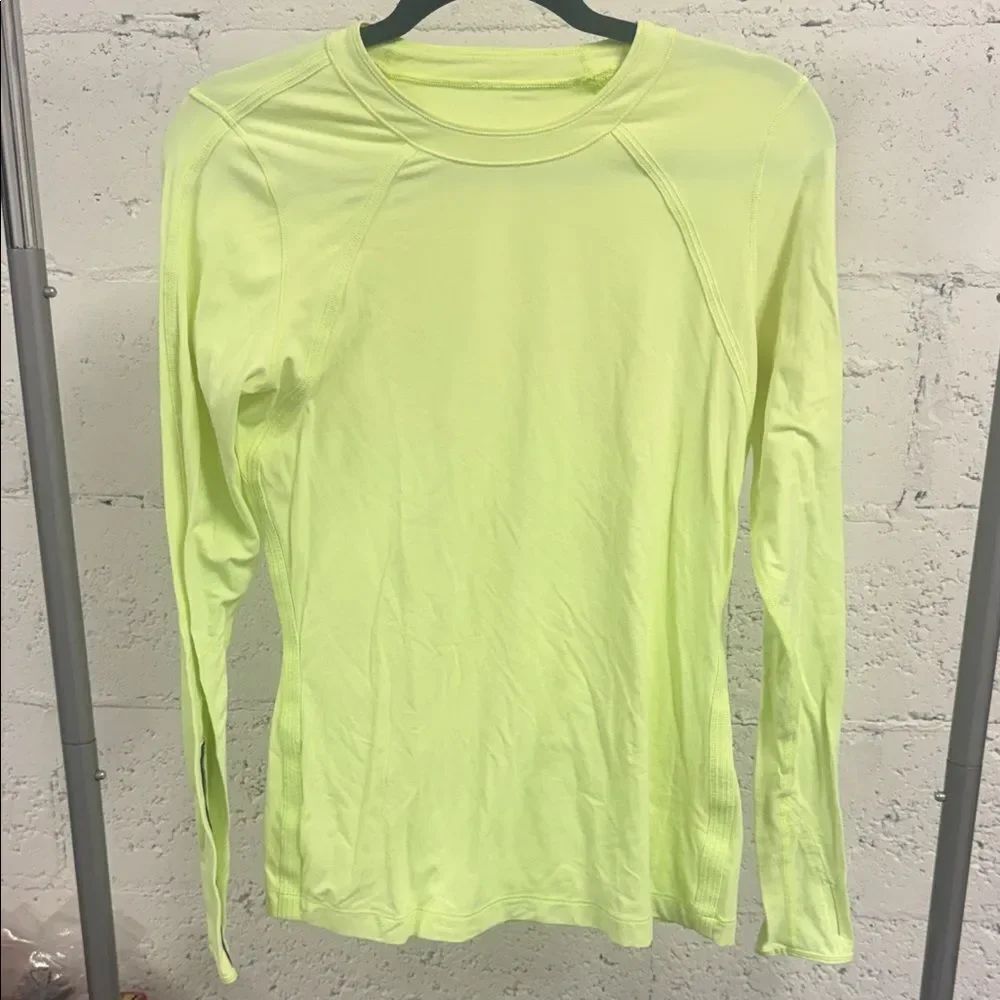 Women's Neon Long Sleeve Zip Pocket in Back LULULEMON Size 8 Athleic Top